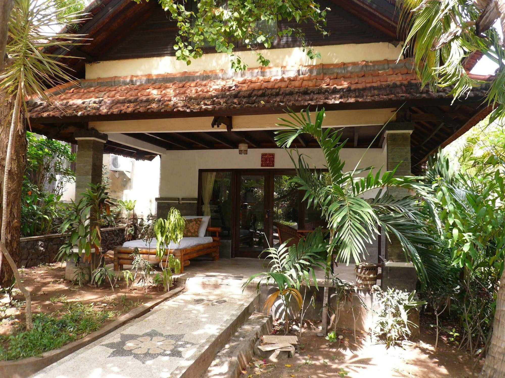 Wawa Wewe II Villas Amed Esterno foto